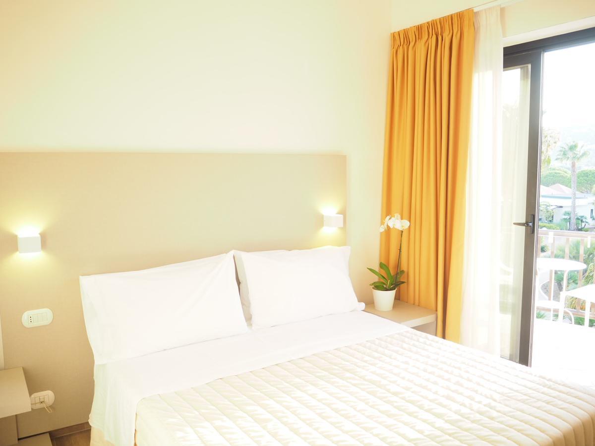 ויאסטה Oasiclub Hotel מראה חיצוני תמונה