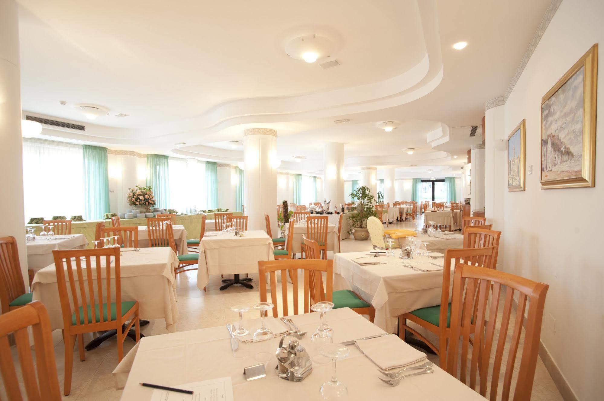 ויאסטה Oasiclub Hotel מראה חיצוני תמונה