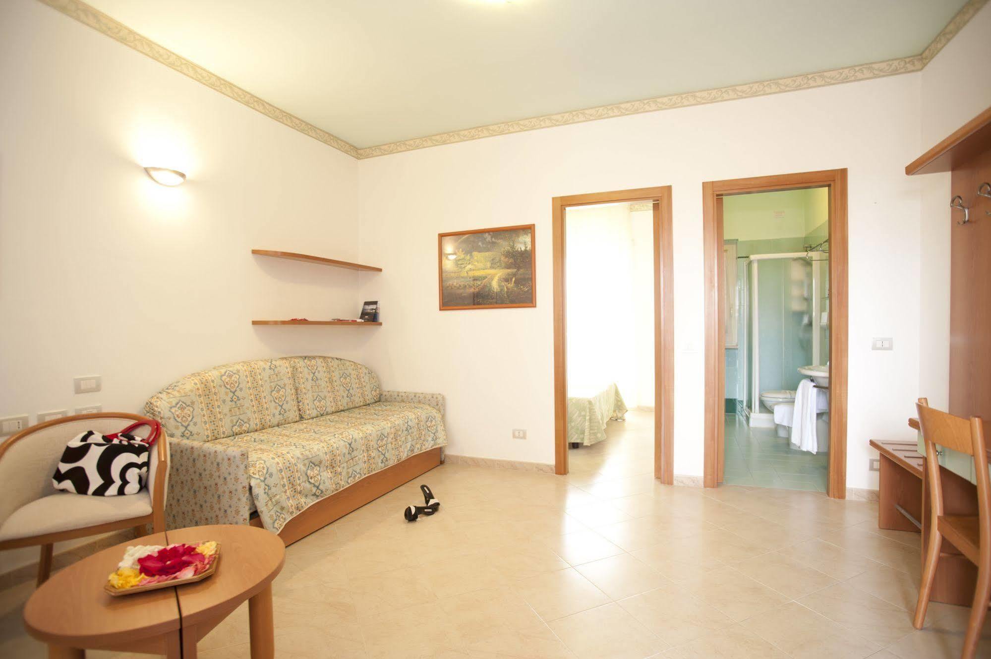 ויאסטה Oasiclub Hotel מראה חיצוני תמונה