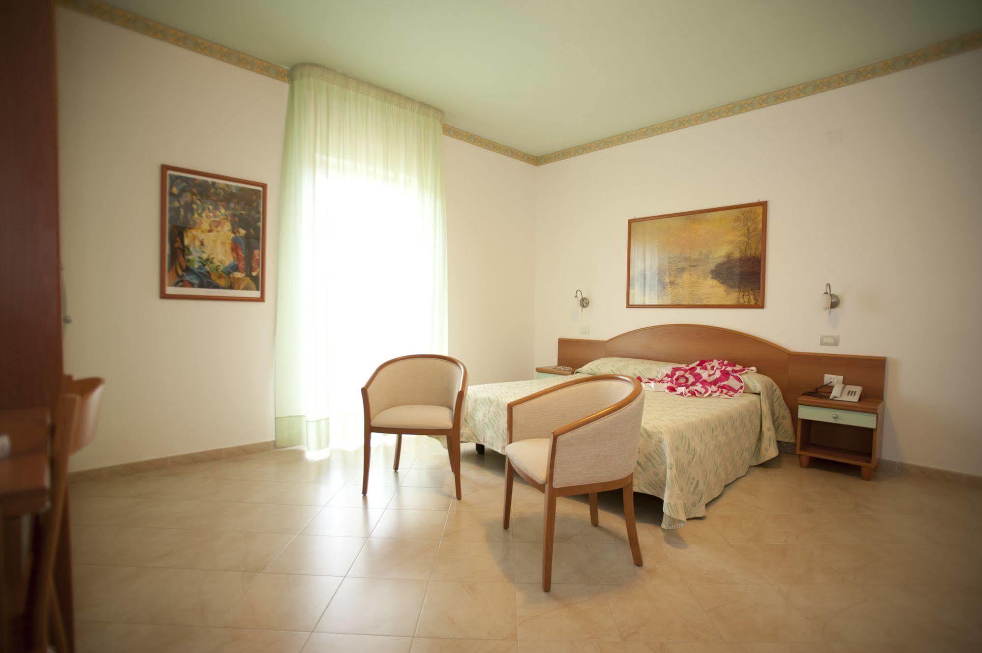ויאסטה Oasiclub Hotel מראה חיצוני תמונה